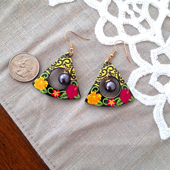 💥SALE💥NEW Multicolored Flowered Dangle Earrings - Picture 3 of 6